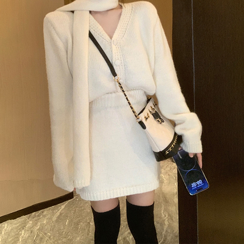 新年過年戰袍紅色針織連衣裙子2024秋冬季新款女裝小個子兩件套裝