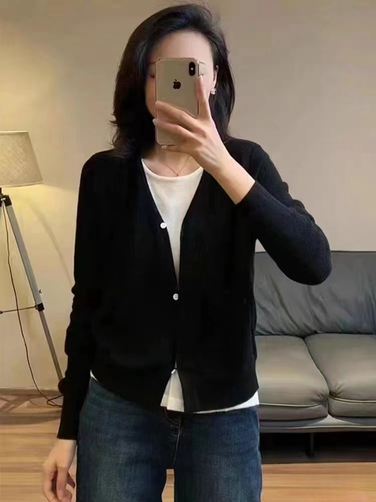 Autumn new fashion versatile three-button fake two-piece sweater for women to reduce age and look slimming long-sleeved cardigan sweater