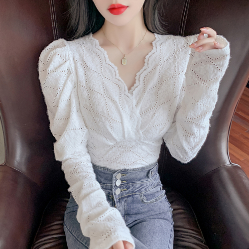 Real shot!  2024 spring V-neck brushed hollow lace shirt women's autumn and winter new inner layering shirt long-sleeved top