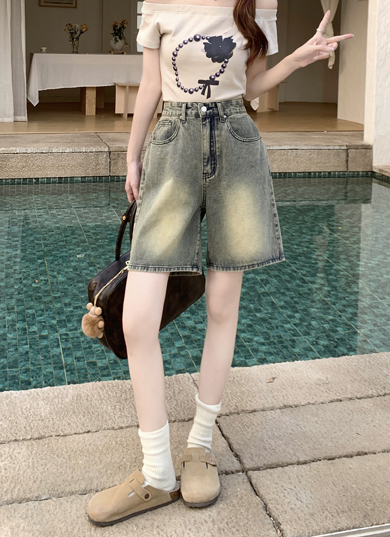Actual shot of 2024 spring new American style distressed retro denim shorts for women, loose straight wide leg five-quarter pants