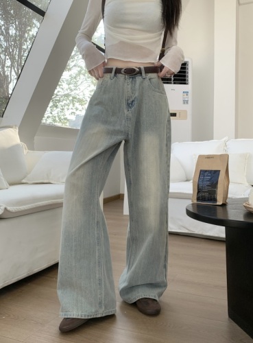 Real shot of fine-grained vintage washed straight wide-leg jeans