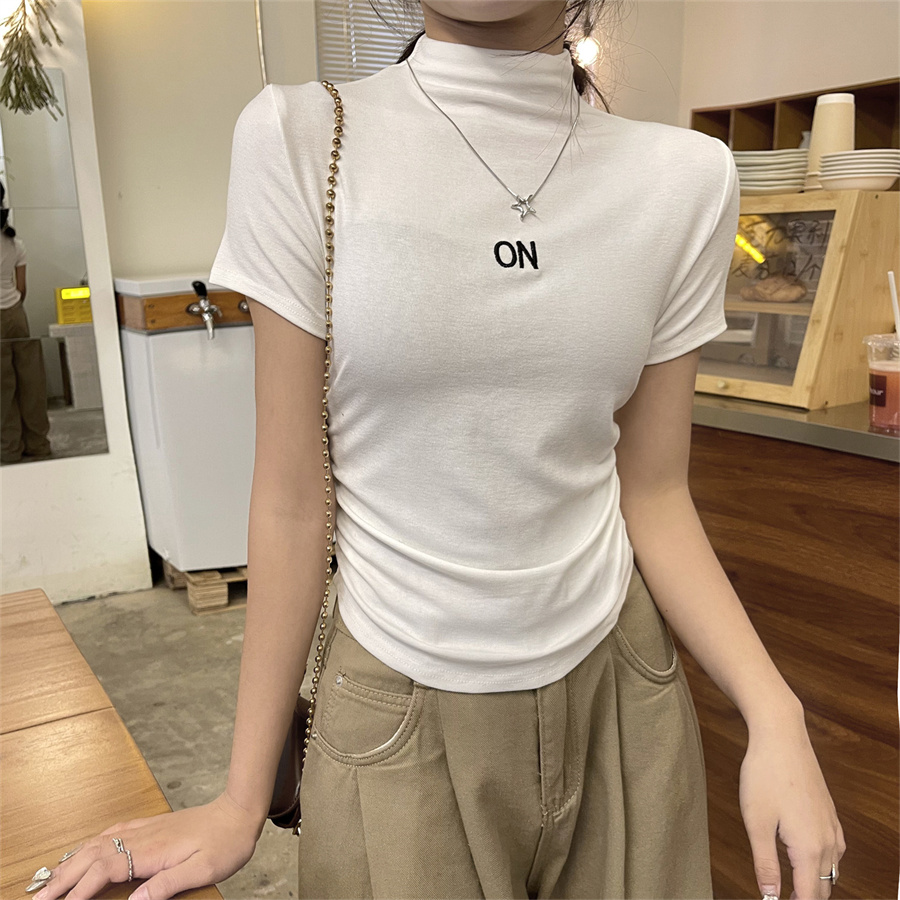 Actual shot of letter printed t-shirt for women in spring, slim fit, short top, half turtleneck shirt