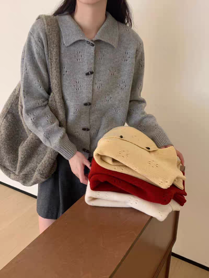 French lapel horn button sweater jacket for women 2024 early spring design retro gentle wool knitted cardigan trendy