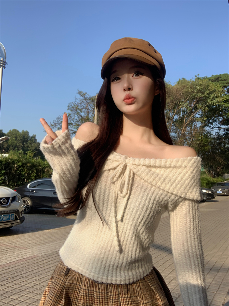 Real shot of autumn and winter new design drawstring one-line collar off-shoulder soft plush long-sleeved top T-shirt for women