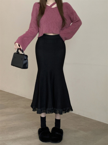 Actual shot of gentle, high-waisted fishtail fringed skirt, versatile knitted hip-covering long skirt for winter