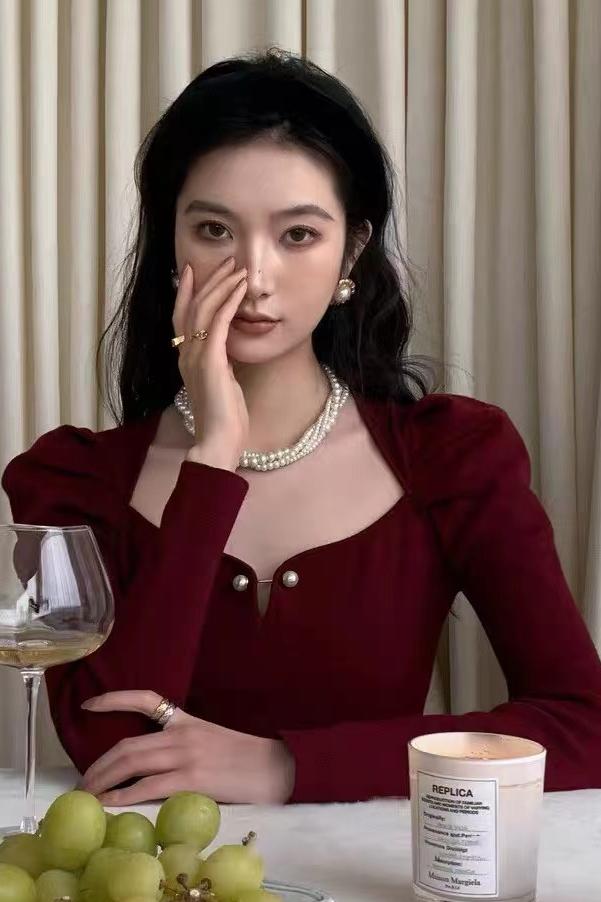 珍珠扣泡泡袖方領針織毛衣女春秋內搭小眾打底衫酒紅色上衣高級感