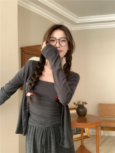 Actual shot of the new Korean style simple buttoned loose brushed thickened cardigan + small sling with chest pad