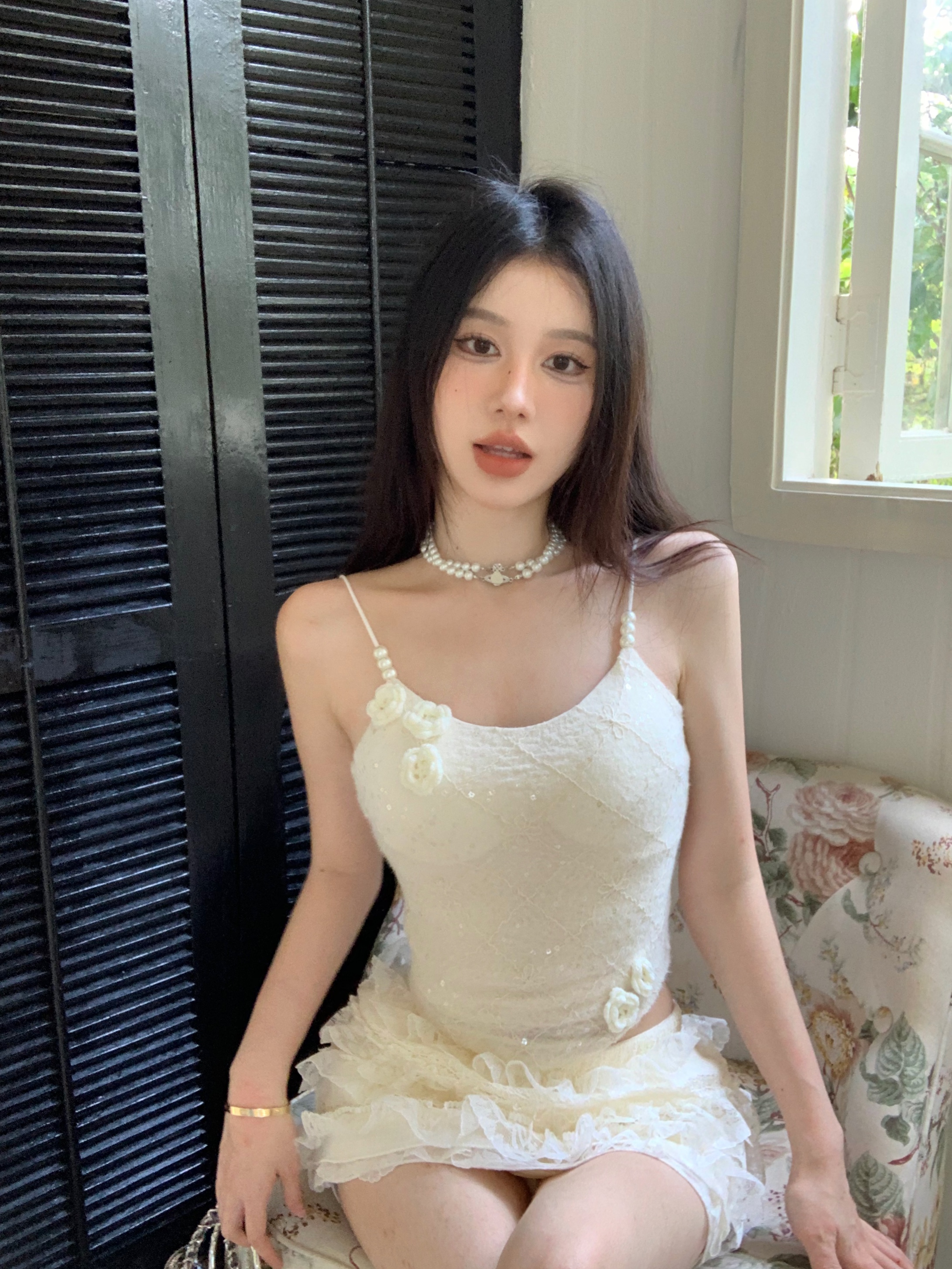 Real shot of Garden of Eden Rose Heavy Lace Fine Sequins Camisole Spring White Tube Top