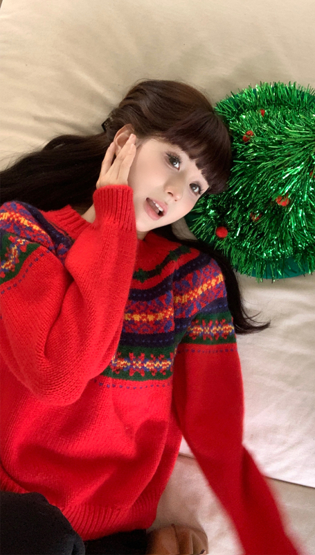 Real shot of early spring New Year atmosphere retro jacquard red sweater + casual pants