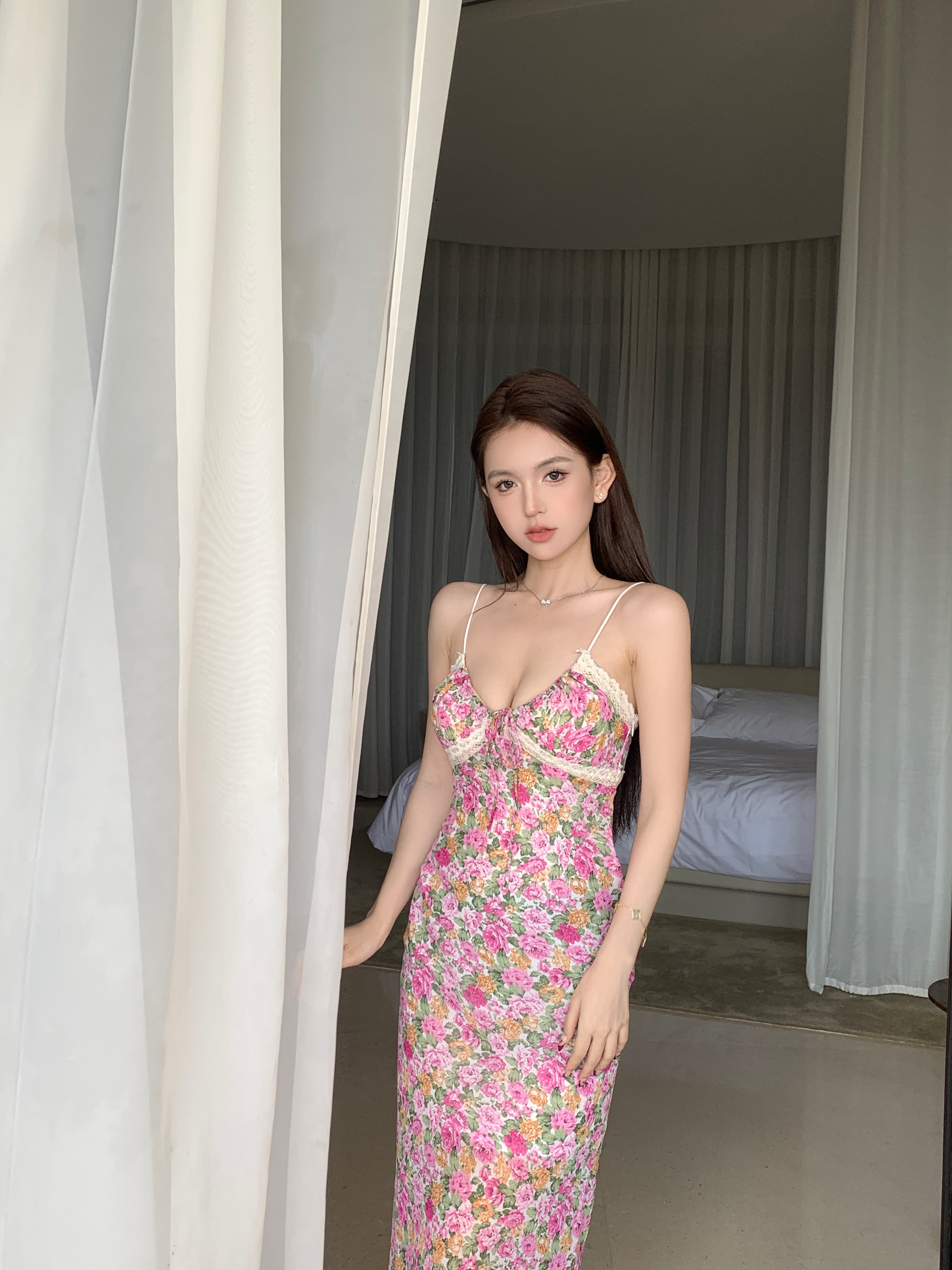 Real shot French romantic floral lace suspender dress spliced ​​with chiffon sexy resort style skirt