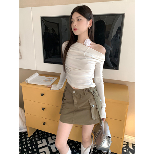 Real shot of sweet and spicy one-shoulder long-sleeved thin velvet top for early spring, slim fit, short style, chic and discreet women's clothing
