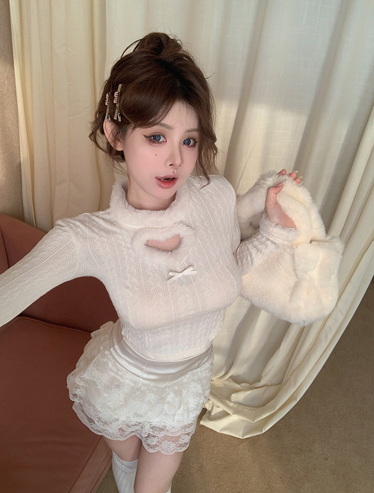 Actual shot of girl's heart hollow twist knitted top slim-fitting bottoming shirt for women in autumn and winter