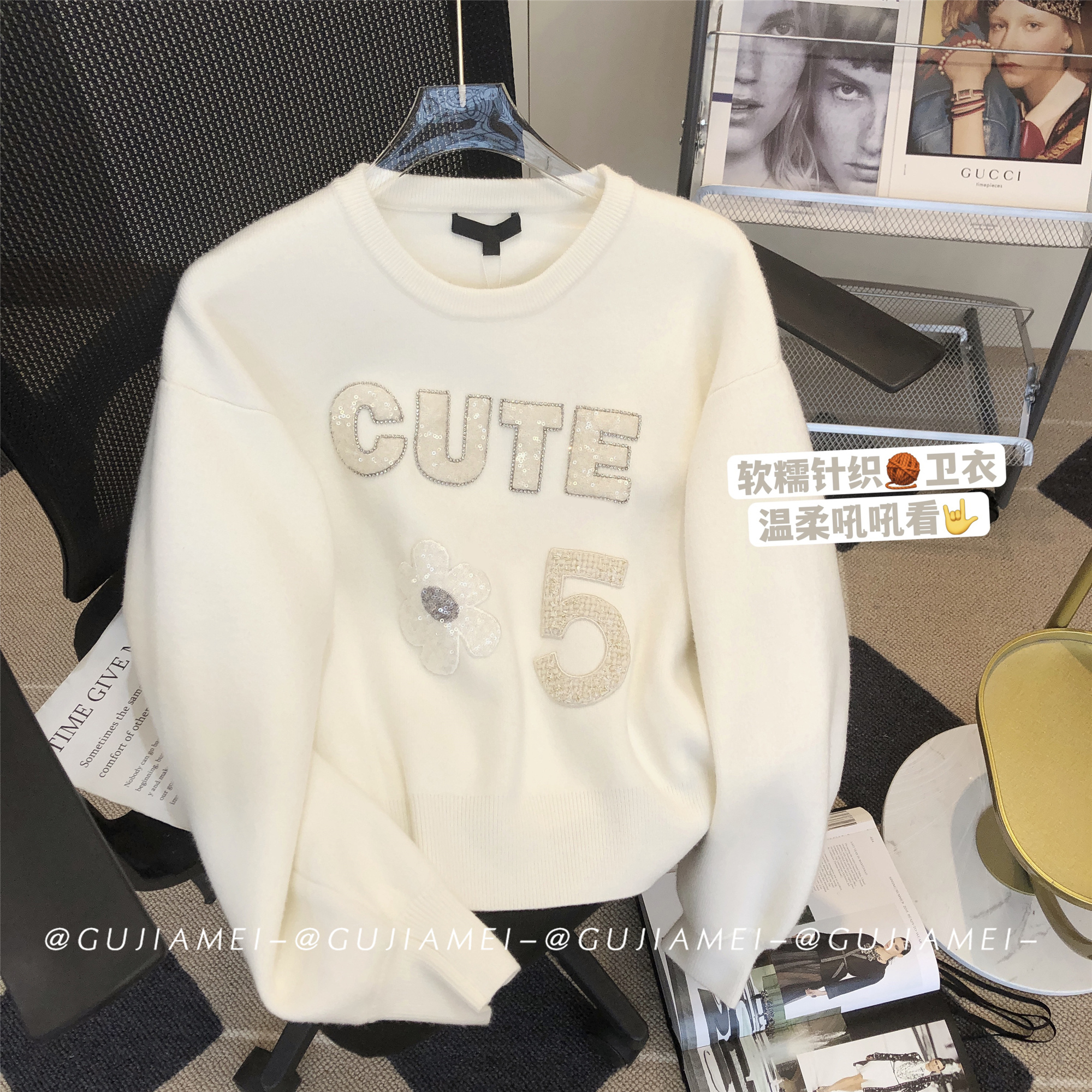 White off-shoulder sweatshirt for women 2024 new early spring ins trend casual fashion round neck pullover letter top