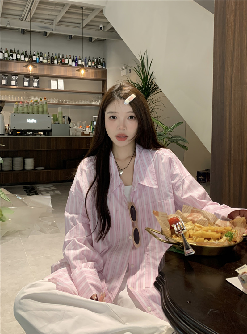 Actual shot of oversized Korean striped loose slimming early autumn shirt