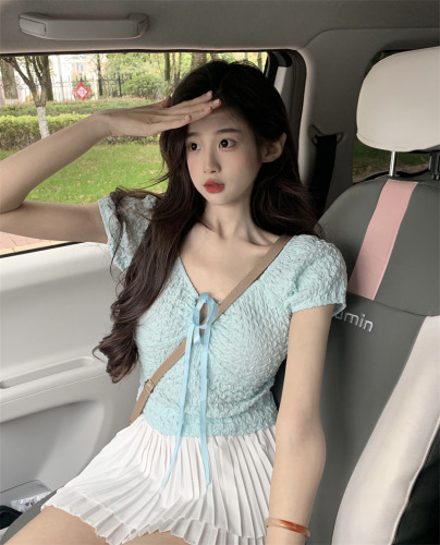 Sweet girl square neck short-sleeved knitted T-shirt top for women + high-waisted slimming puffy skirt two-piece set
