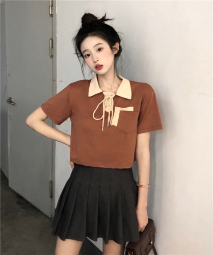 Suit polo collar lace-up top, short fishbone short-sleeved T-shirt for women + black pleated skirt two-piece set