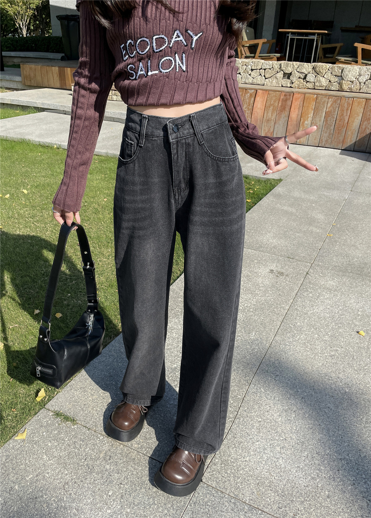 Actual shot ~ smoke gray jeans, distressed high-waisted straight-leg slightly wide-leg trousers