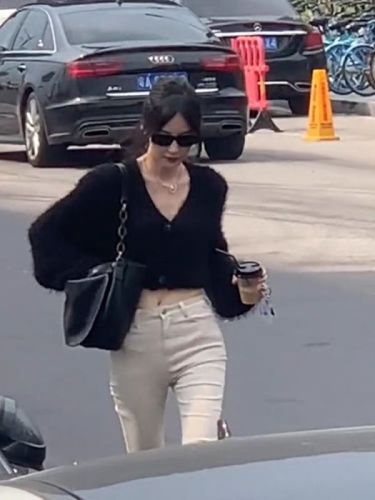 Korean new women's V-neck long-sleeved single-breasted short knitted cardigan