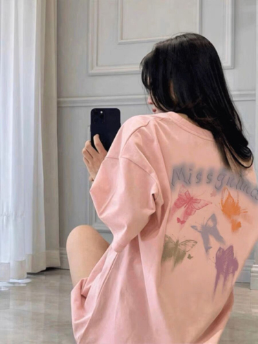 Official picture of round neck, lazy style, chic butterfly long sleeves, loose design, niche age-reducing women's T-shirt