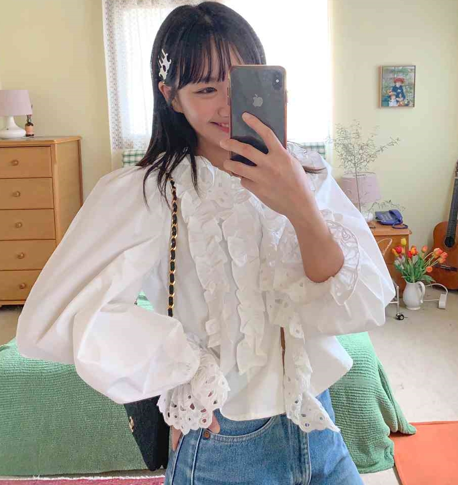 !  Korean ins pleated lace V-neck sweet puff sleeve long-sleeved shirt ladylike temperament shirt