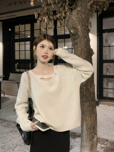 Actual shot~Spring new Korean style temperament love diagonal cutout hollow bright silk texture loose and slim sweater