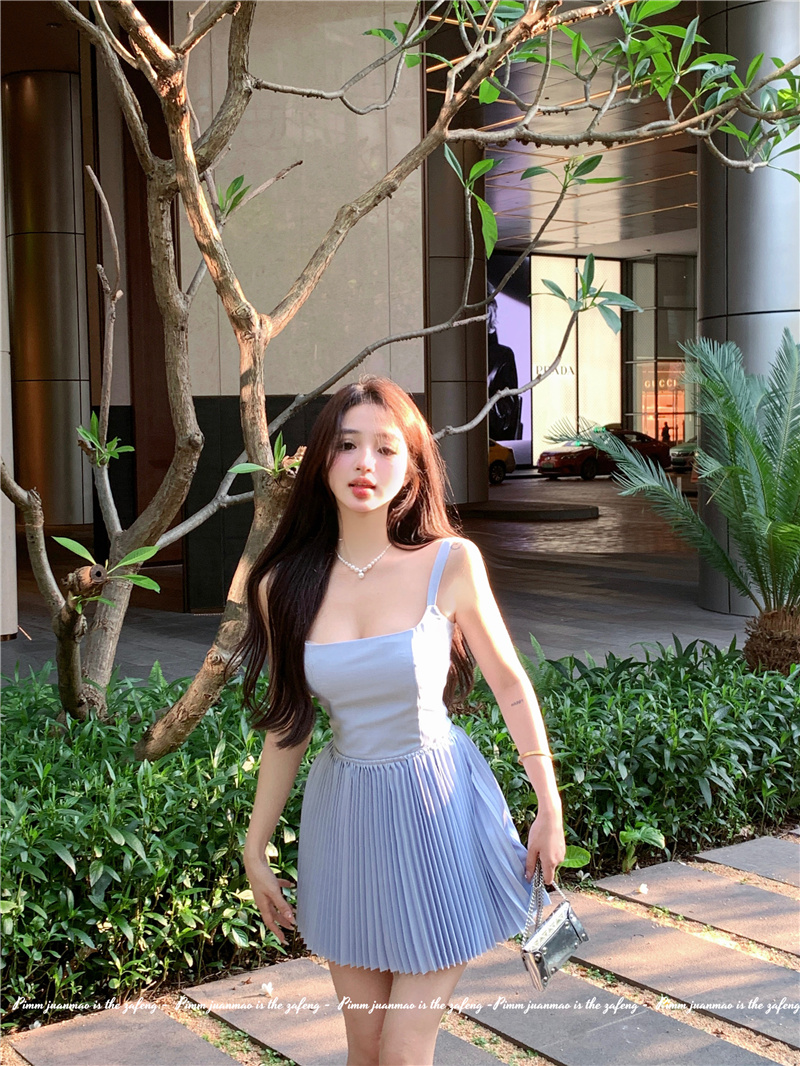 Real shot of suspender skirt for women with slim waist and backless pleated A-line skirt