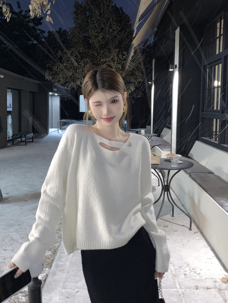 Actual shot~Spring new Korean style temperament love diagonal cutout hollow bright silk texture loose and slim sweater