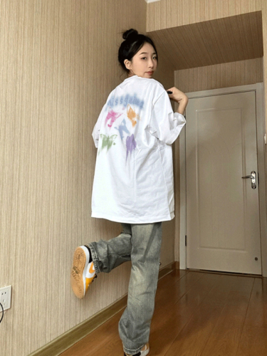 Official picture of round neck, lazy style, chic butterfly long sleeves, loose design, niche age-reducing women's T-shirt