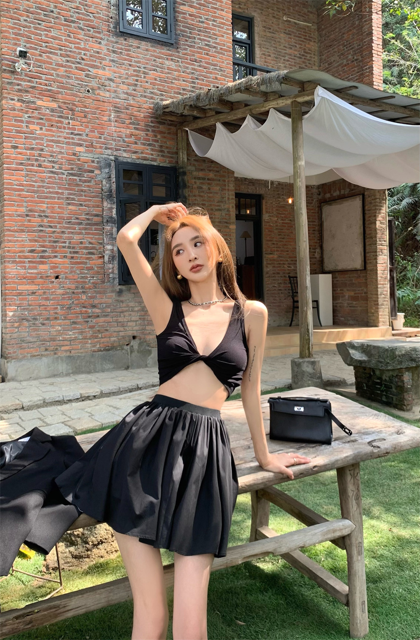 Actual shot of new style~Retro style sexy low-necked vest and puffy skirt suit