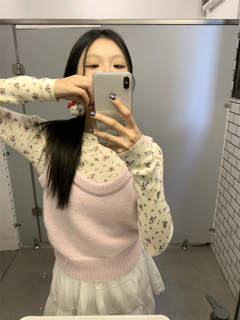 Real shot 30052 solid color knitted sweater vest + 30053 floral knitted T-shirt inner layer