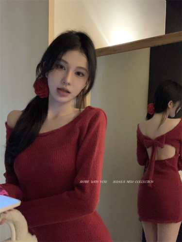 Real shot of one-shoulder long-sleeved knitted dress for women, slim and sexy hot girl with backpack and butt exposed short skirt