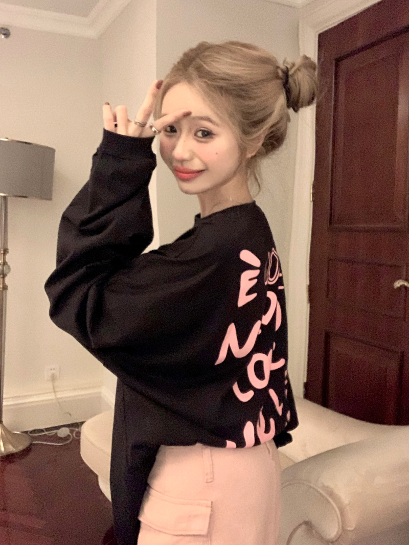 Actual shot of niche design loose top with bottoming shirt and long-sleeved T-shirt with letters on the back for women