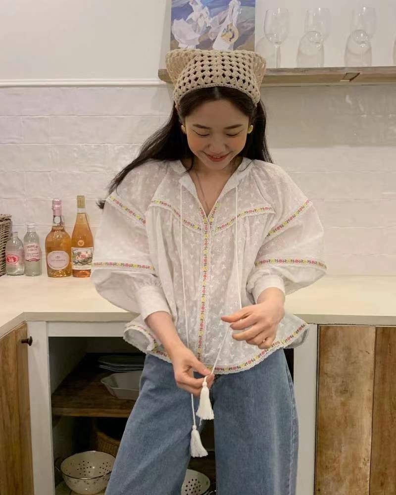 減齡甜美刺繡花朵燈籠袖襯衫