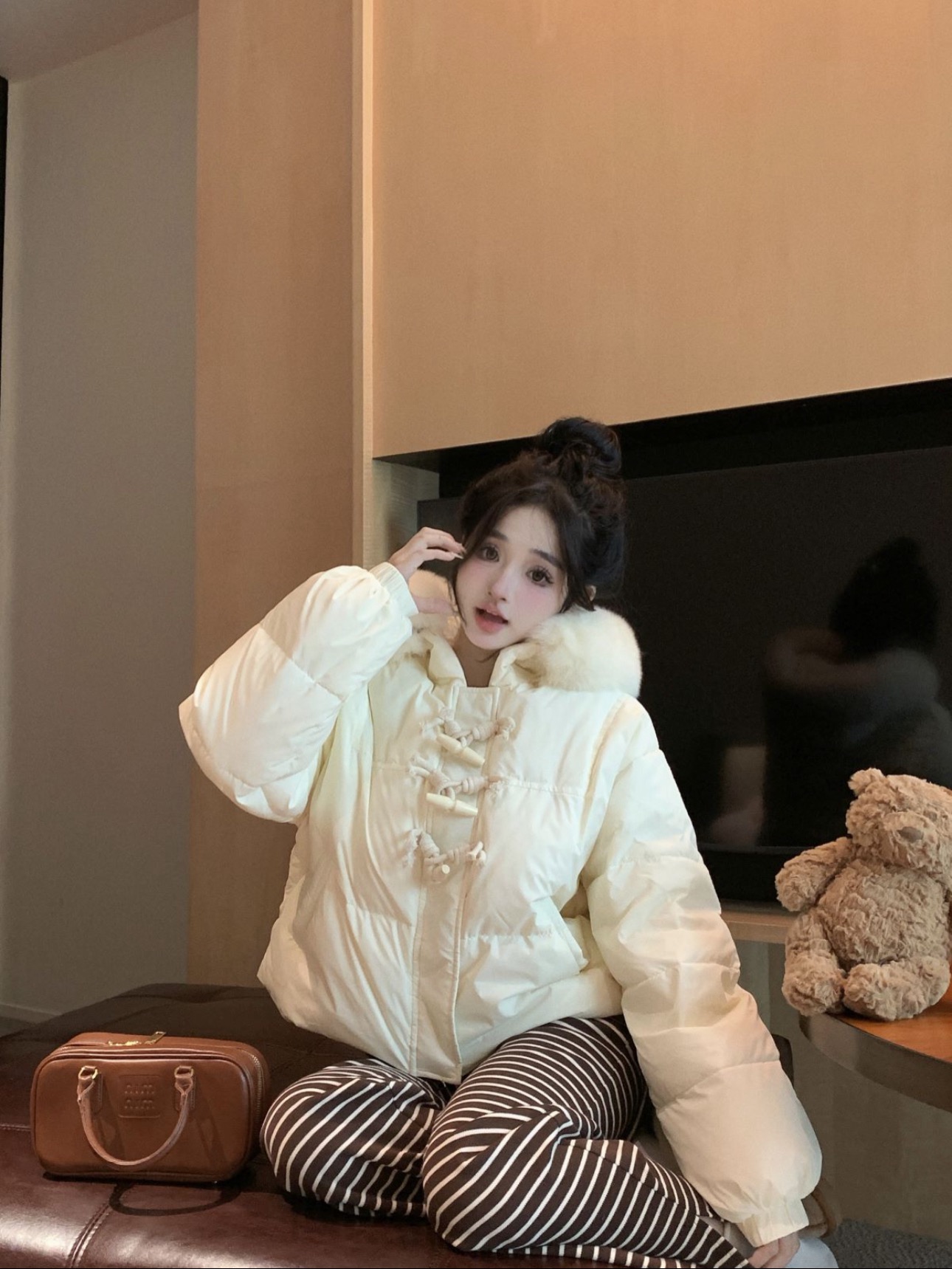 Real shot of Xiaoou Baobao jacket with fox fur collar, short down jacket, warm short coat, drapey versatile pants