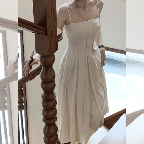 法式赫本風吊帶連衣裙女2024褶皺復古設計感小眾冷淡高級打底裙子