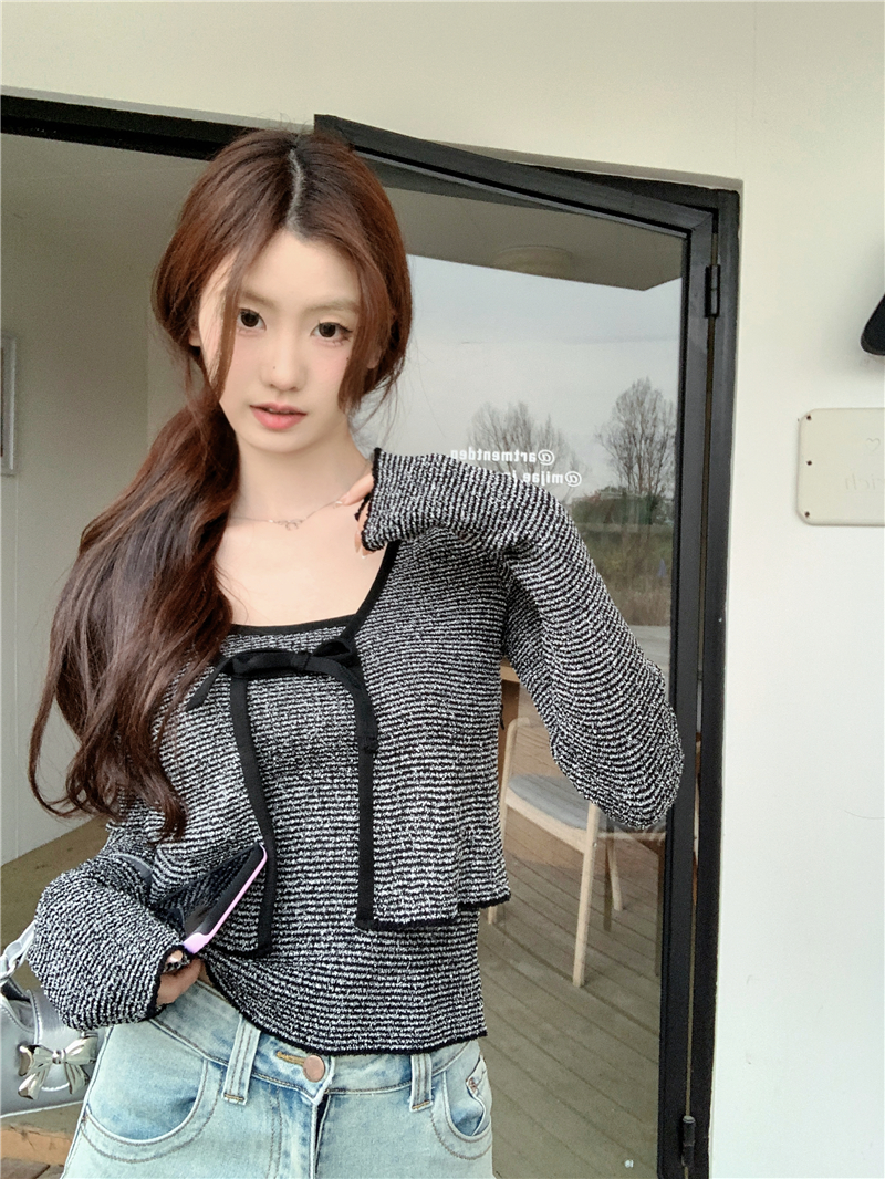 Actual shot of two-piece striped knitwear set for women, slim-fitting layered suspender cardigan short top