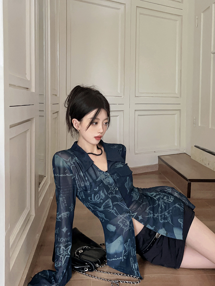 Actual shot of 2024 spring new style bell-sleeved slim-fit printed mesh tops for hot girls thin shirts