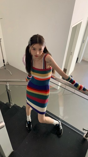 !  Real shot!  !  Colorful striped knitted suspender skirt + colorful sleeves
