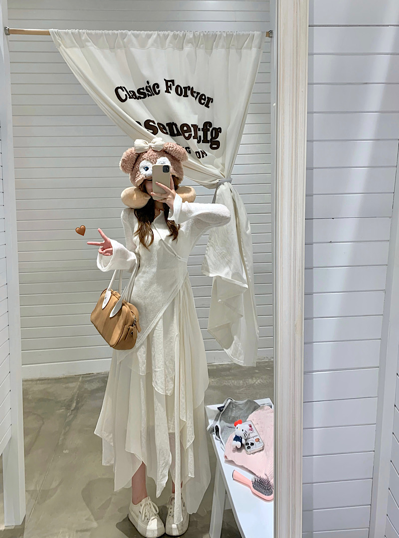 Actual shot of Akino White Tea, gentle style irregular dress + design diagonal button sweater suit