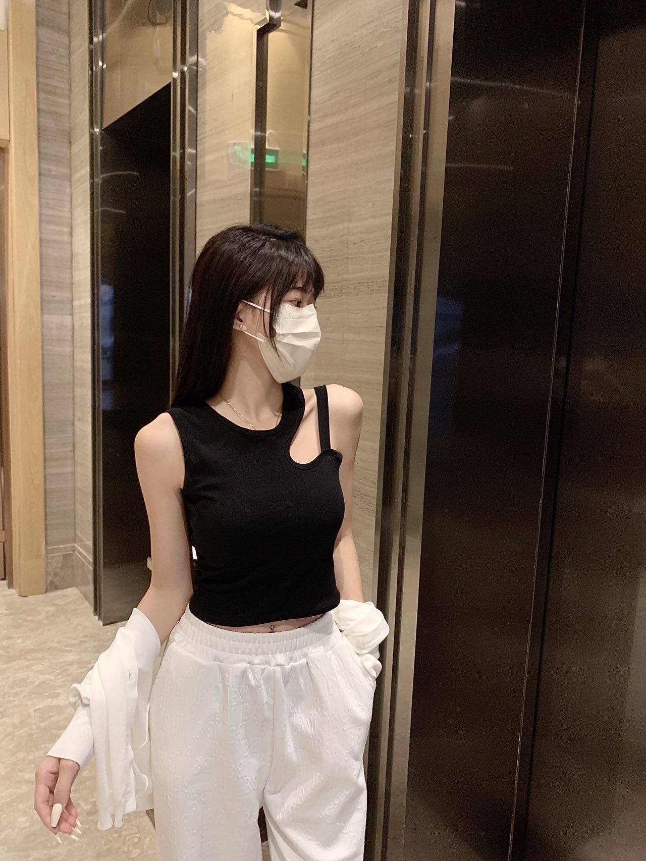 2024新款春夏純色不規則鏤空背心女帶胸墊修身顯瘦上衣