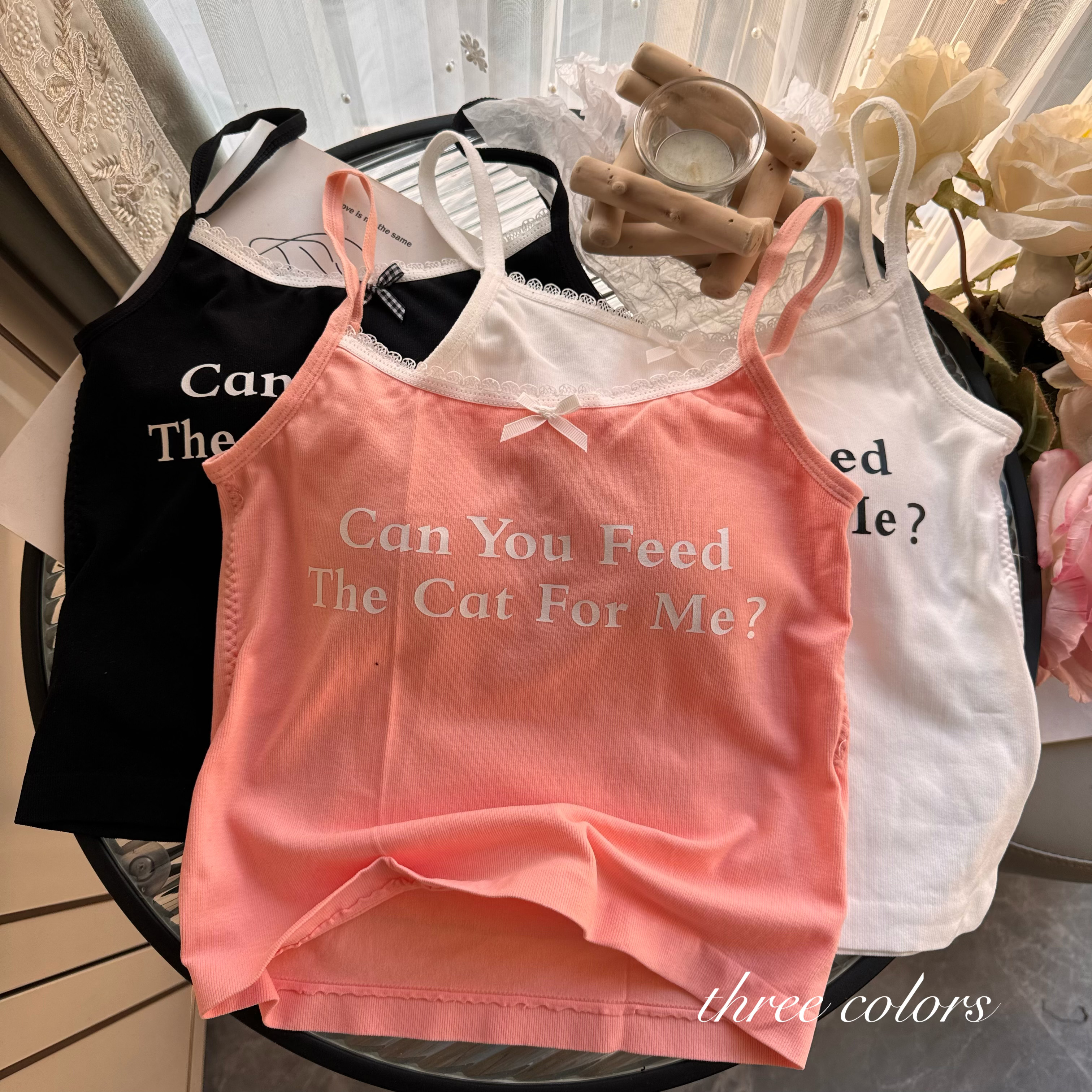 Actual shot of spring and summer printed lace trimmed inner camisole for women with a slim fit and beautiful back, a tube top worn outside and wrapped around the chest