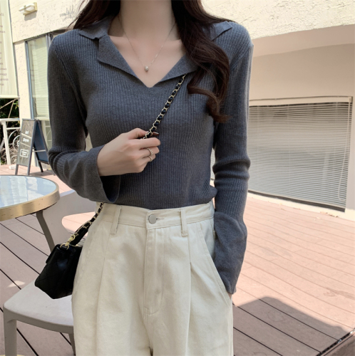 Real shot of V-neck long-sleeved slim-fitting sweater for women in spring niche design chic top