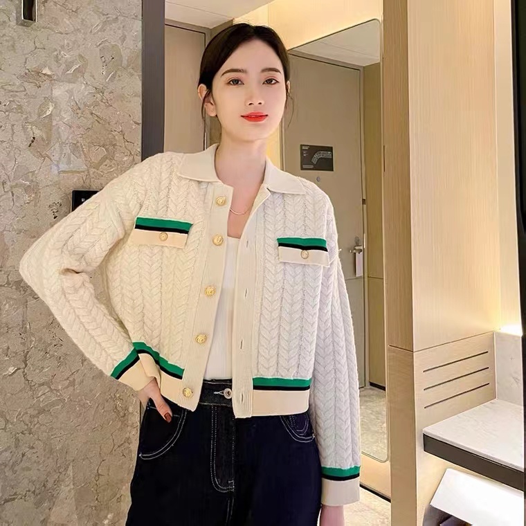 Xiaoxiangfeng contrast color twist knitted jacket for women spring new French high-end retro temperament age-reducing sweater