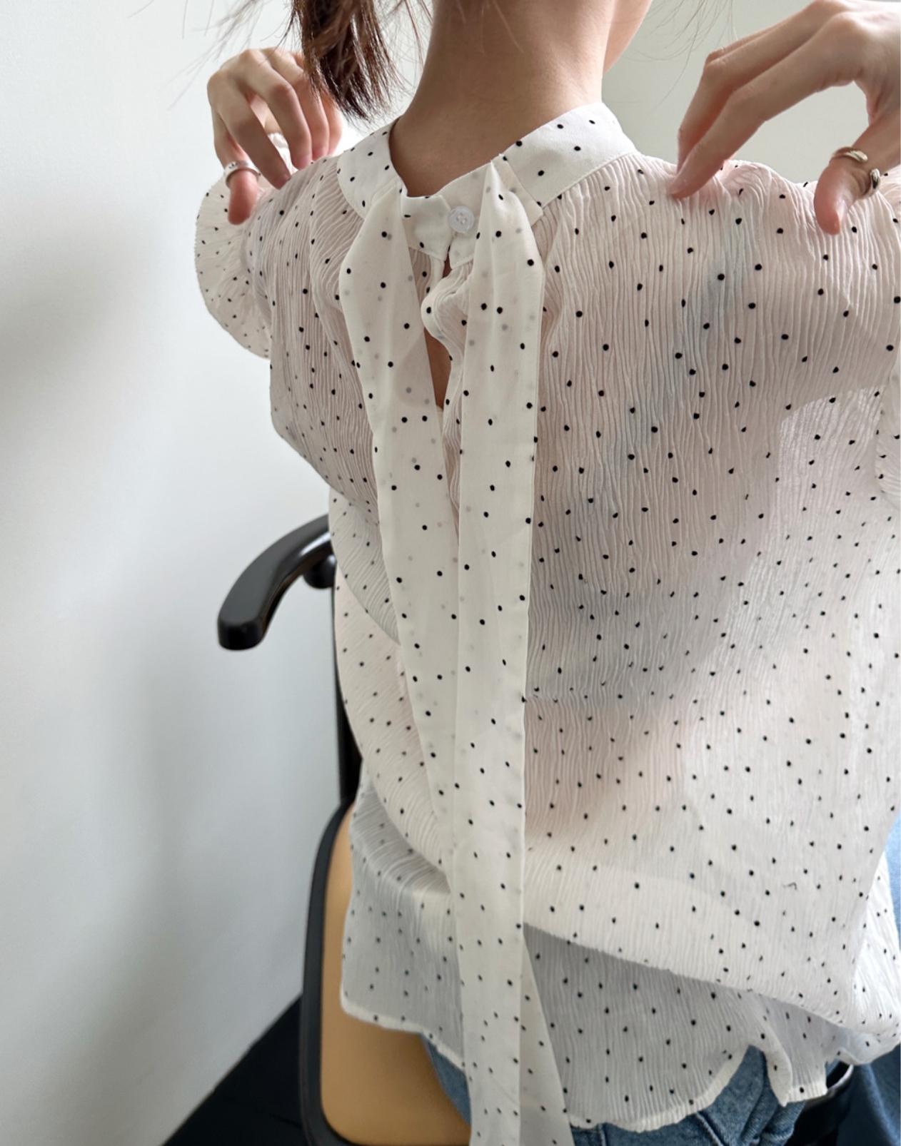 INS Korea Dongdaemun!  Spring style new style slightly see-through polka dot pleated lace-up shirt