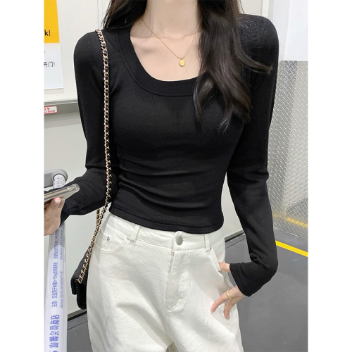 Real shot of U-neck long-sleeved T-shirt for women in early spring, sweet and versatile, slim-fitting inner layering shirt, clavicle short top