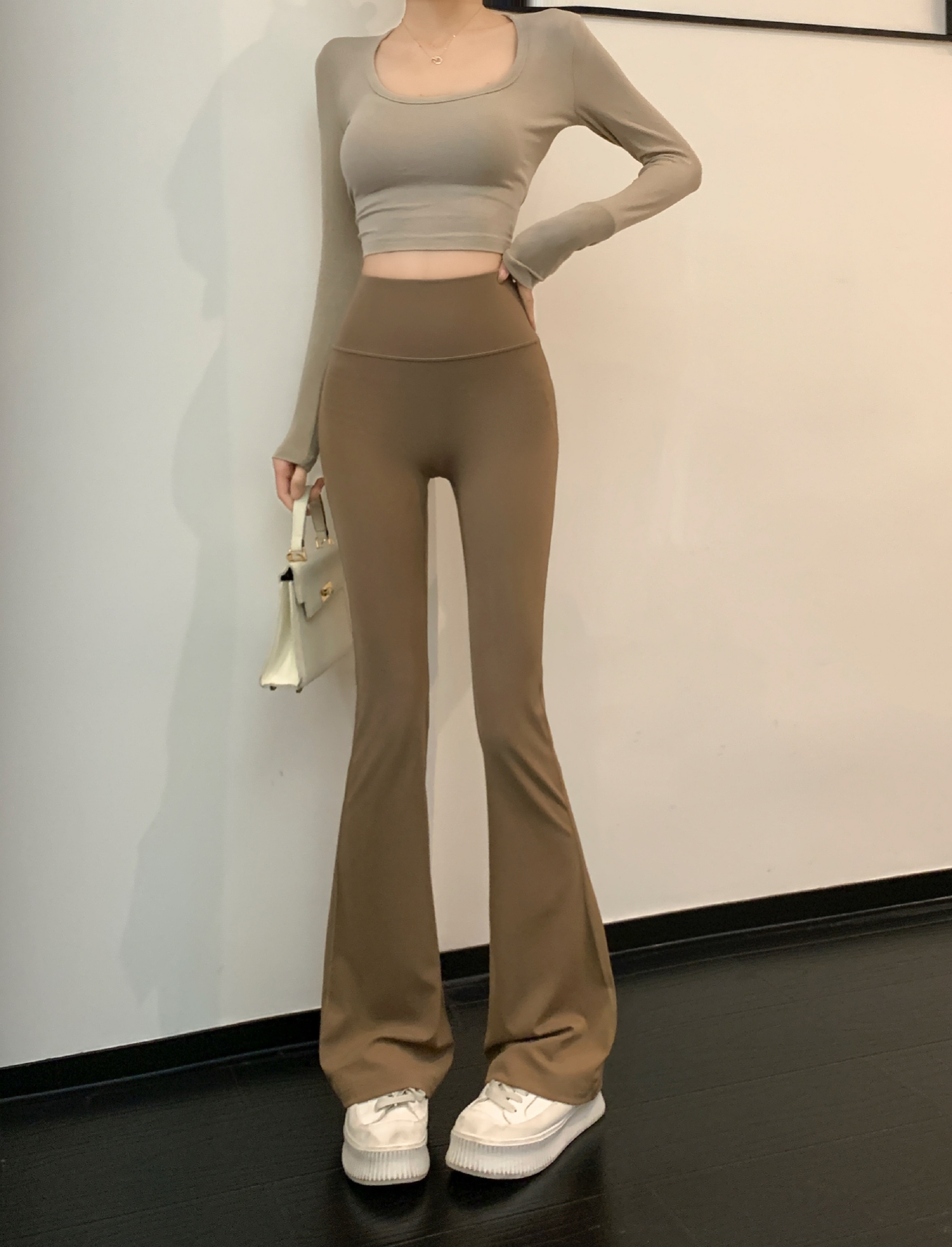 Actual shot of high-waisted elastic slim fit micro-flare ins yoga wide-leg floor-length drapey trousers