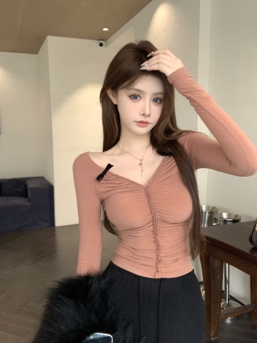 Real shot of pleated slim long-sleeved bottoming bow V-neck T-shirt