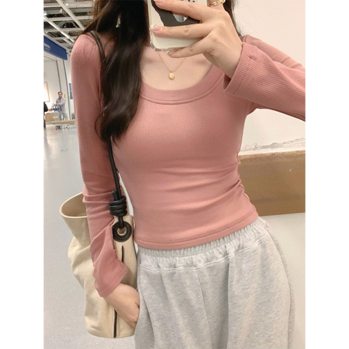 Real shot of U-neck long-sleeved T-shirt for women in early spring, sweet and versatile, slim-fitting inner layering shirt, clavicle short top