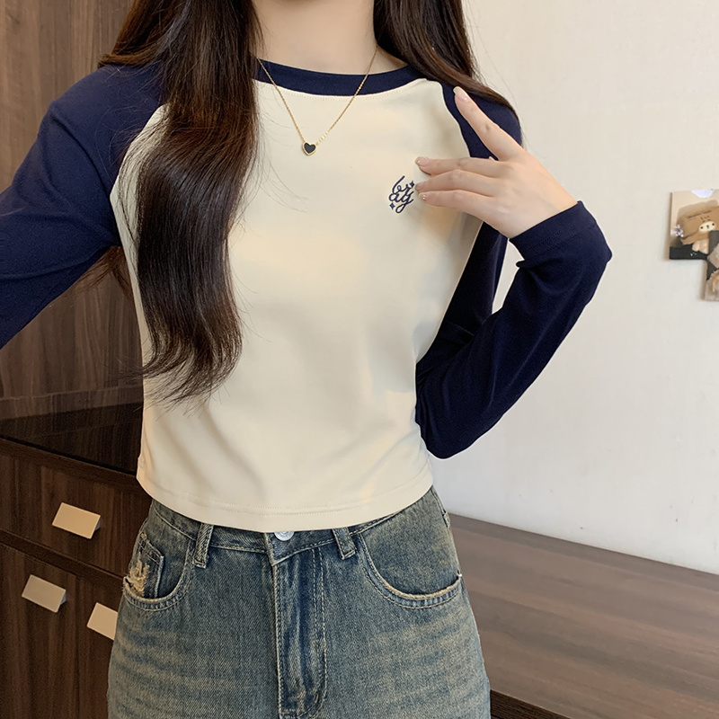 Real shot of long-sleeved T-shirt for women in spring and autumn, new American retro raglan sleeves, right shoulder hot girl bottoming short top