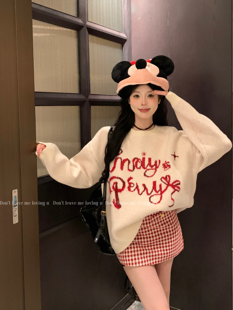 Real shot of sweet New Year festive suit for women, lazy style soft waxy sweater loose top